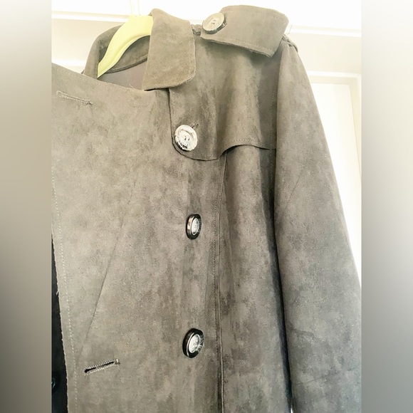 EUC Yira Lightweight Black Faux Suede / Neoprene Trench Coat in Size Large - Picture 5 of 9